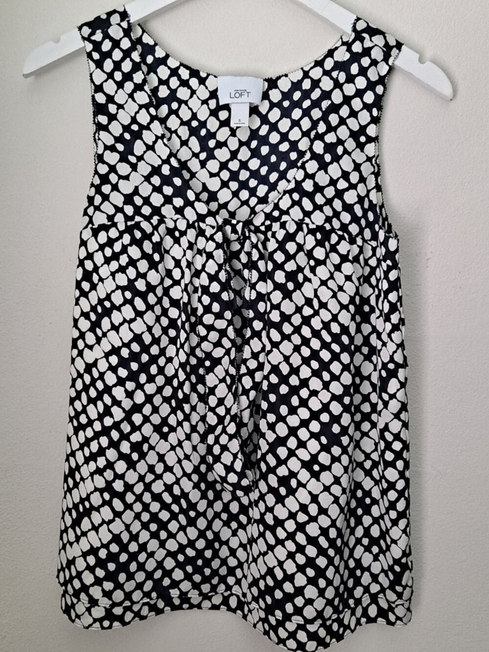 NWOT Loft sleeveless blouse top